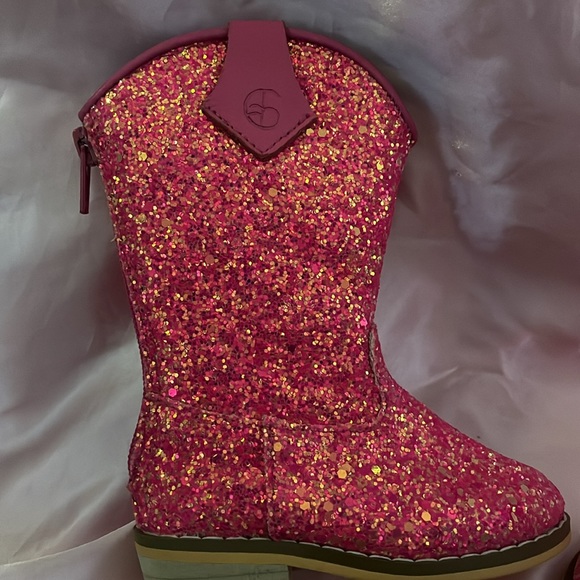 A Bear Co. Girls PINK sparkly boots! Super cute only work once for photos - Picture 2 of 4